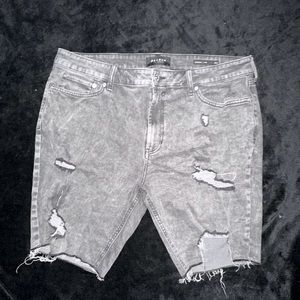 Men’s Black Distressed Pacsun Bermuda shorts